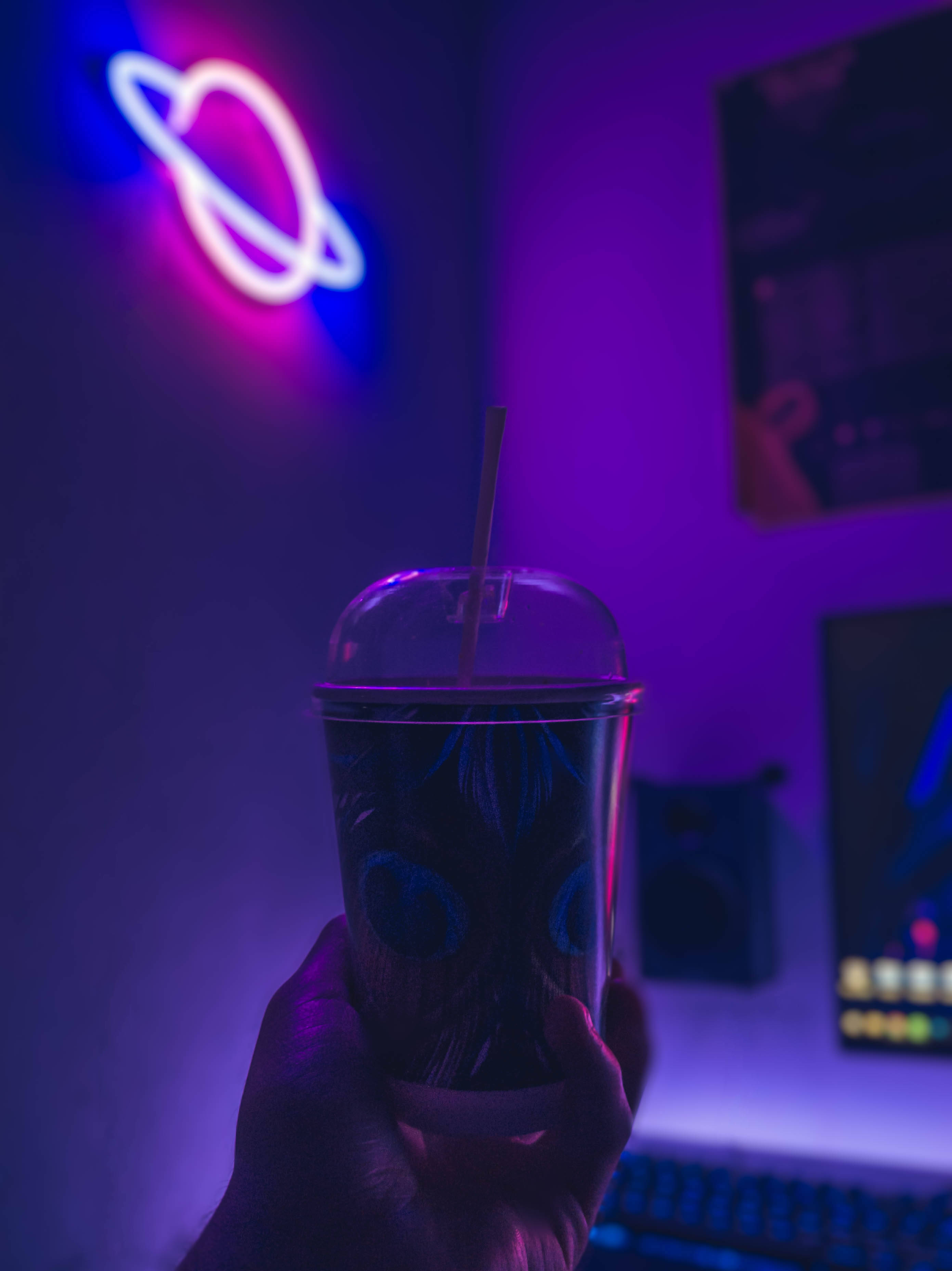네온 퍼플 감성 LED 사인 배경화면
