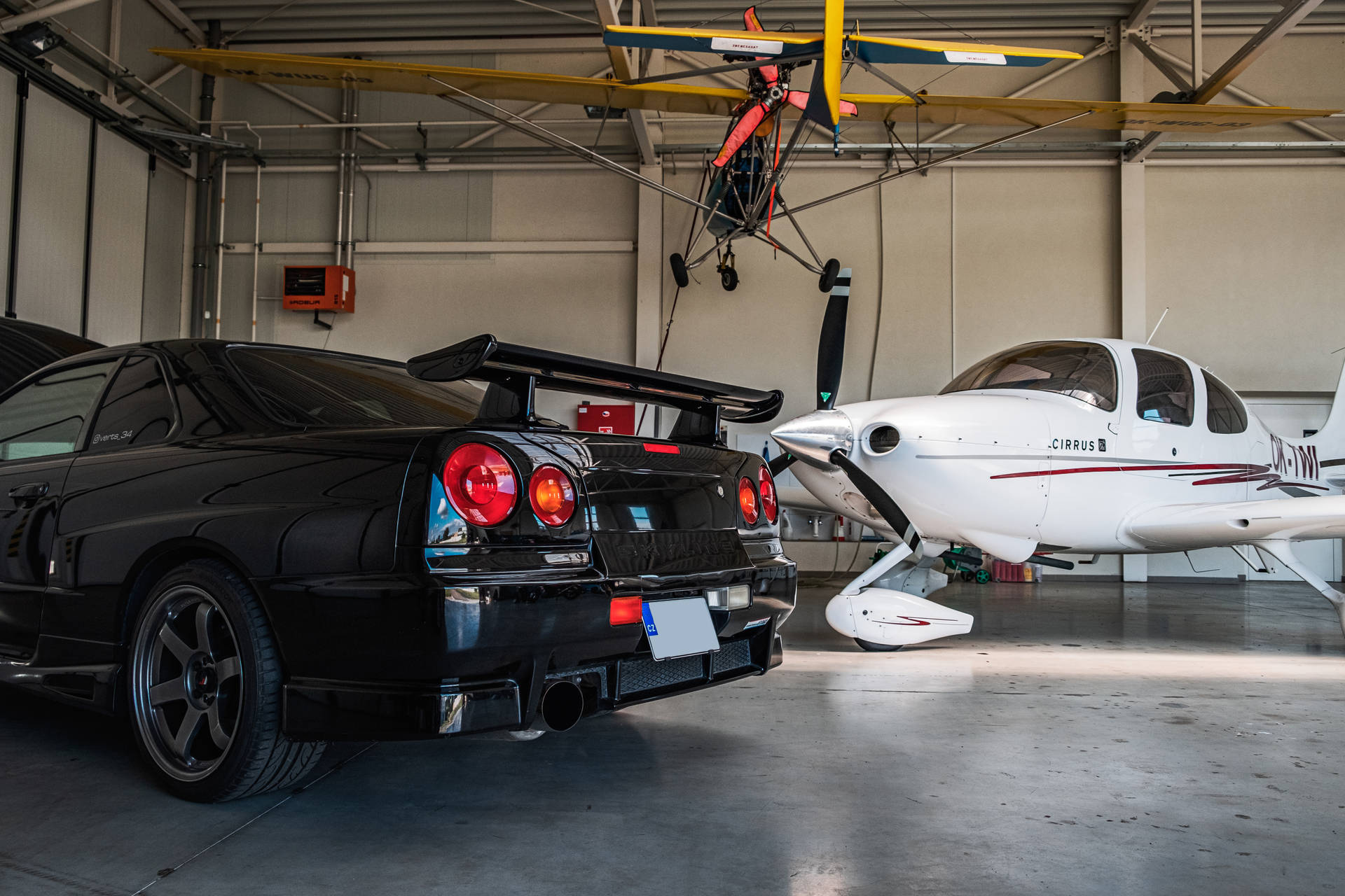 닛산 스카이라인 GTR R34 격납고