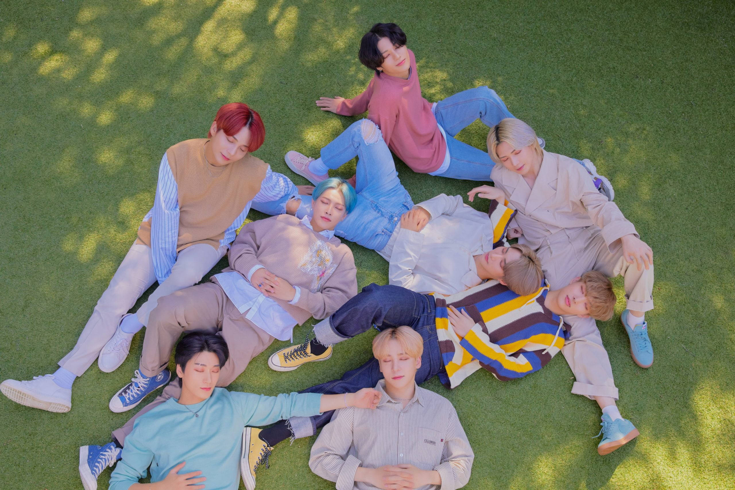 들판의 에이티즈 배경화면