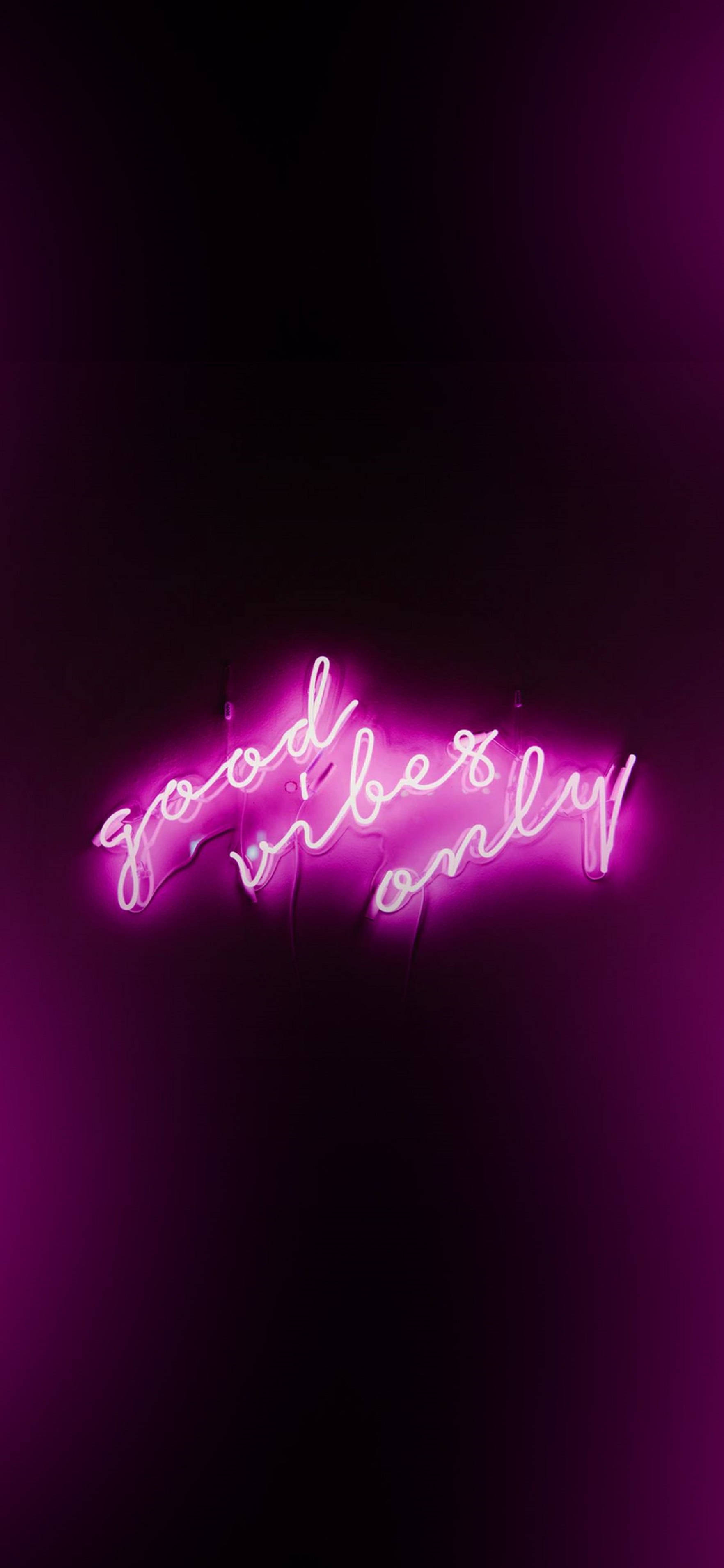 멋진 4K 네온 아이폰 배경화면 - "Good Vibes Only" 배경화면