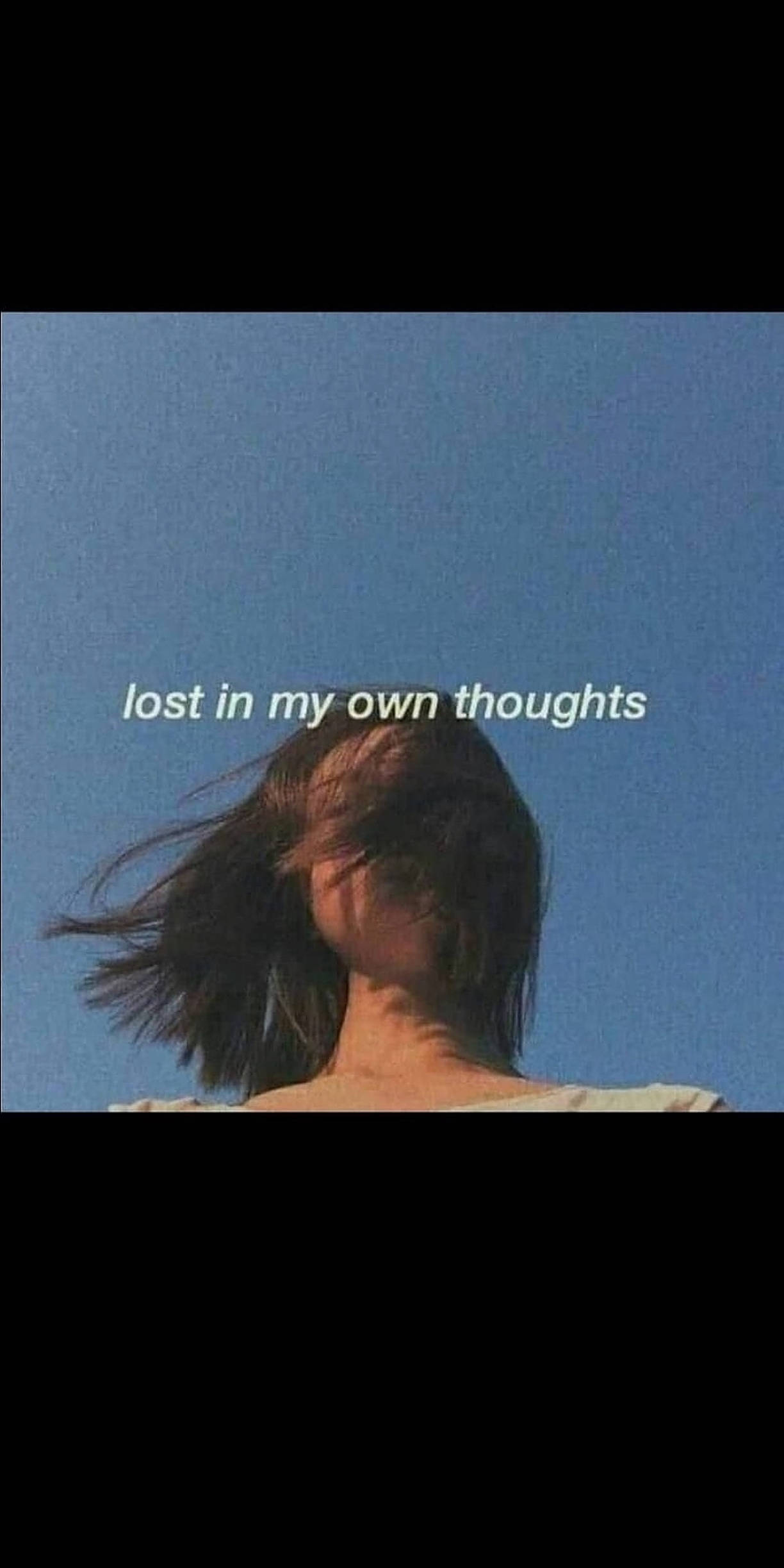 미적 소녀, 자신의 생각에 잠기다 배경화면