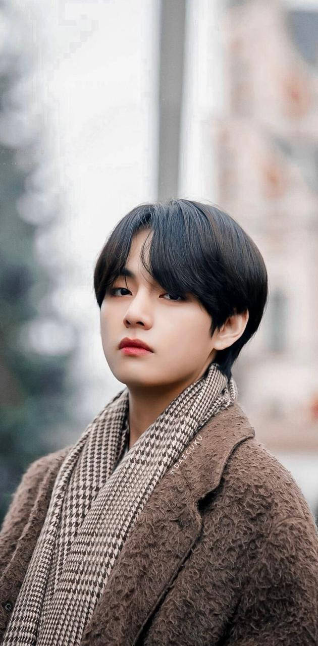 방탄소년단 뷔 브라운 겨울 패션 배경화면