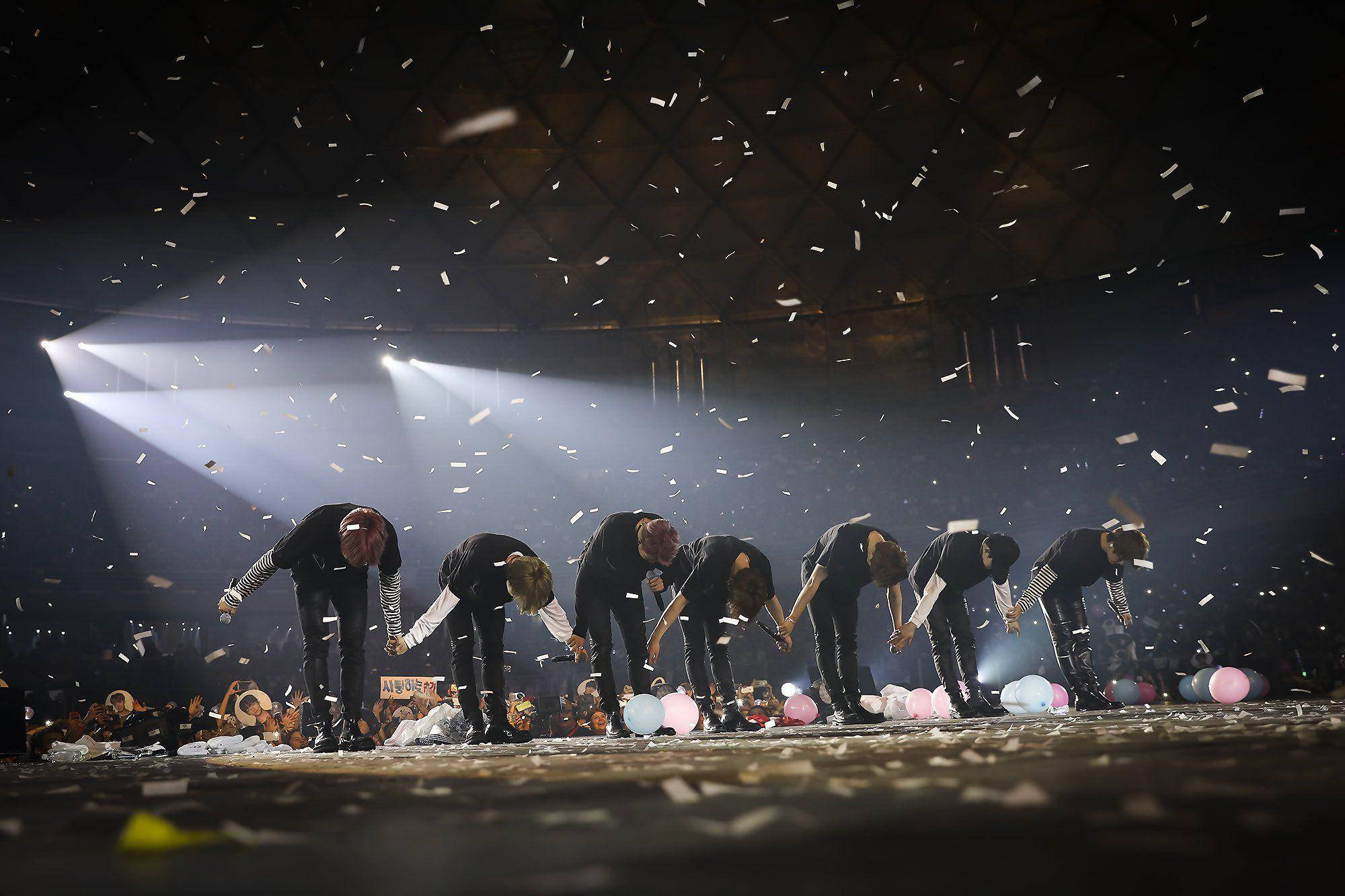 방탄소년단 콘서트 인사 배경화면