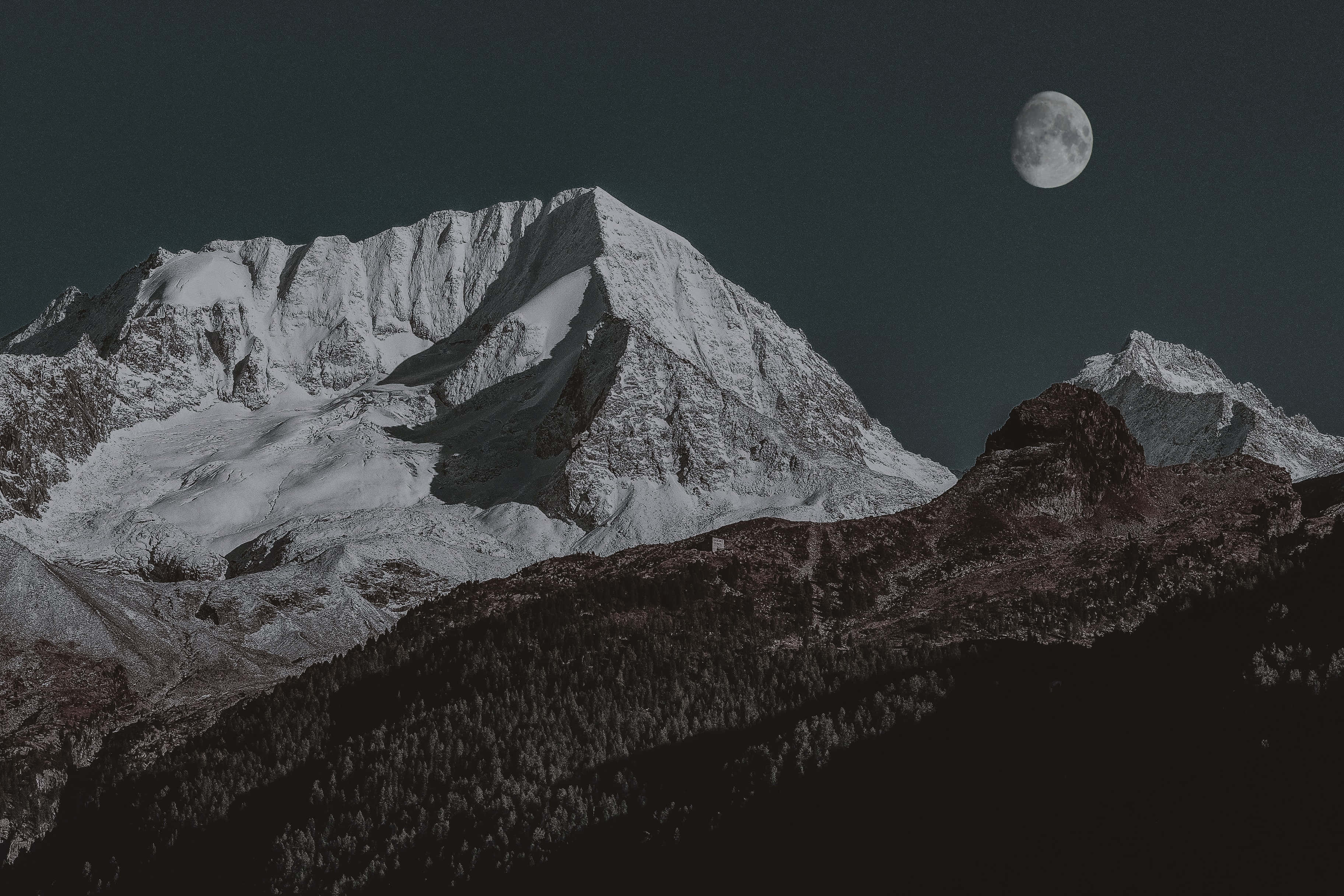 백설산과 달 그림 배경화면