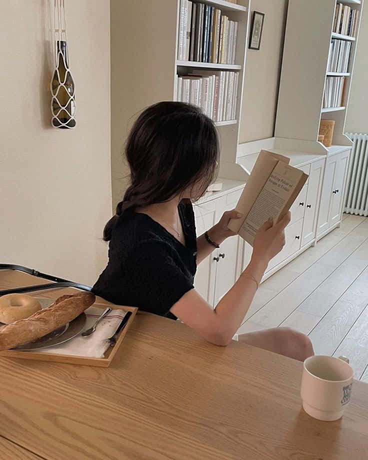 베이지의 부드러운 색조는 모던하고 감각적인 방의 완벽한 배경이 됩니다. 배경화면