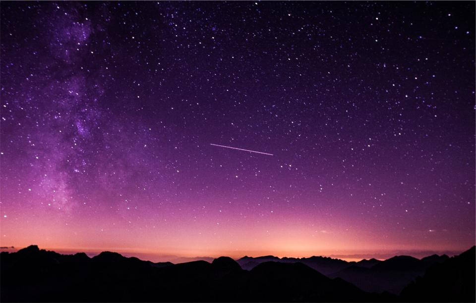 보라색 은하 산맥 배경화면