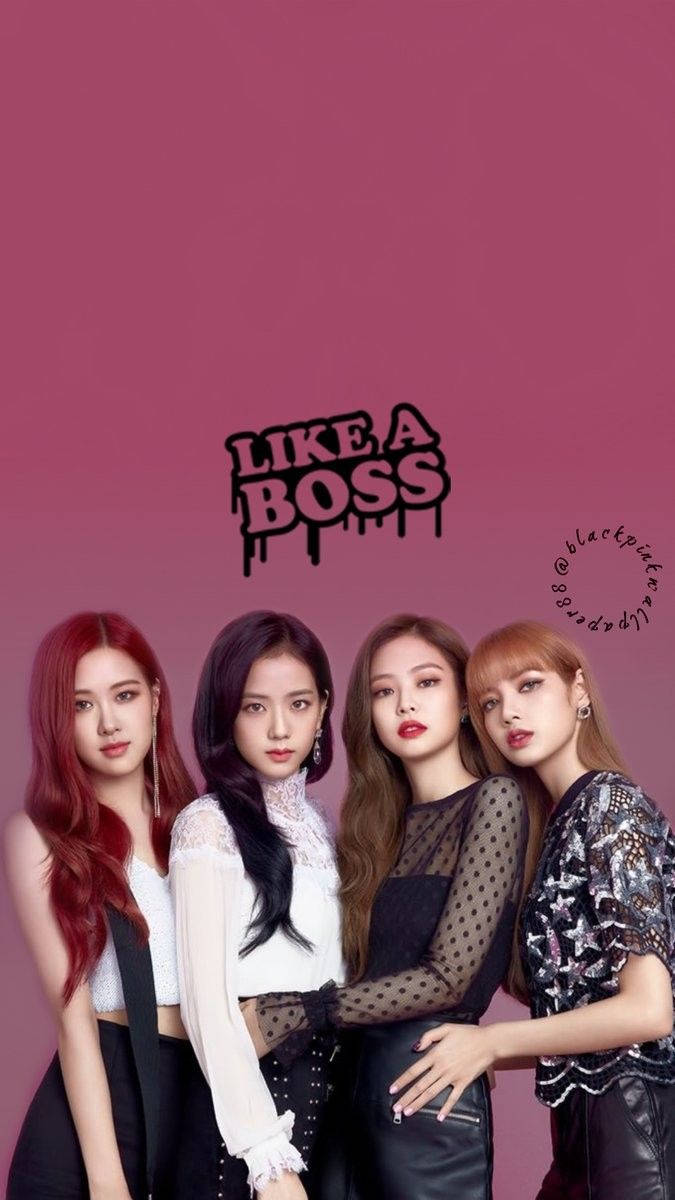 블랙핑크 멤버들이 핑크 배경에 'Like A Boss' 텍스트와 함께 있는 배경화면