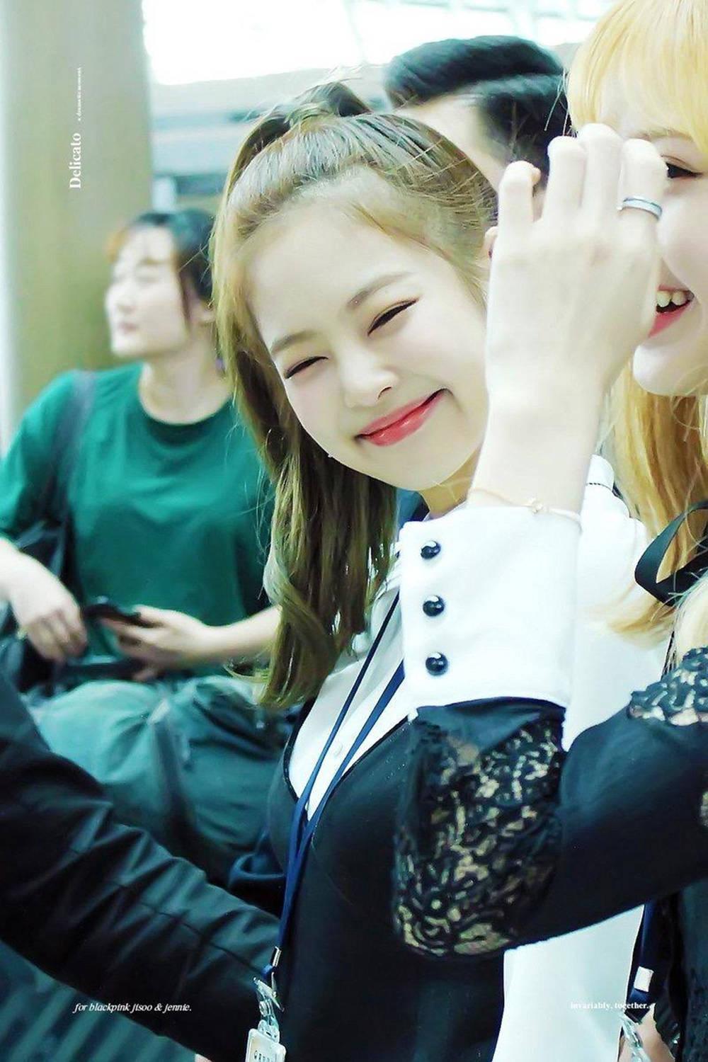 블랙핑크 귀여운 제니 통통한 볼 배경화면