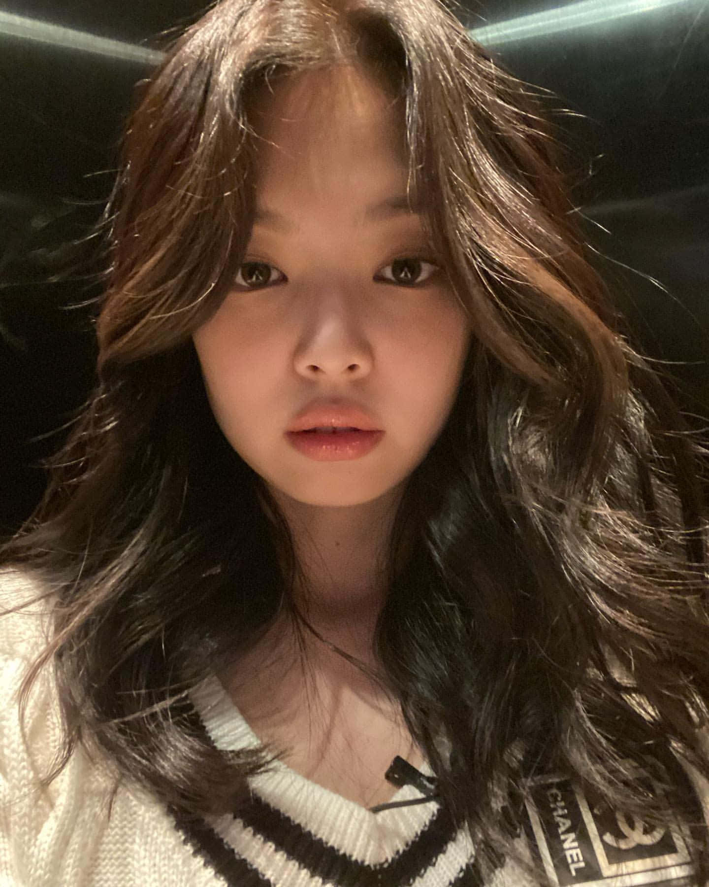 블랙핑크 제니 셀카 사진 배경화면