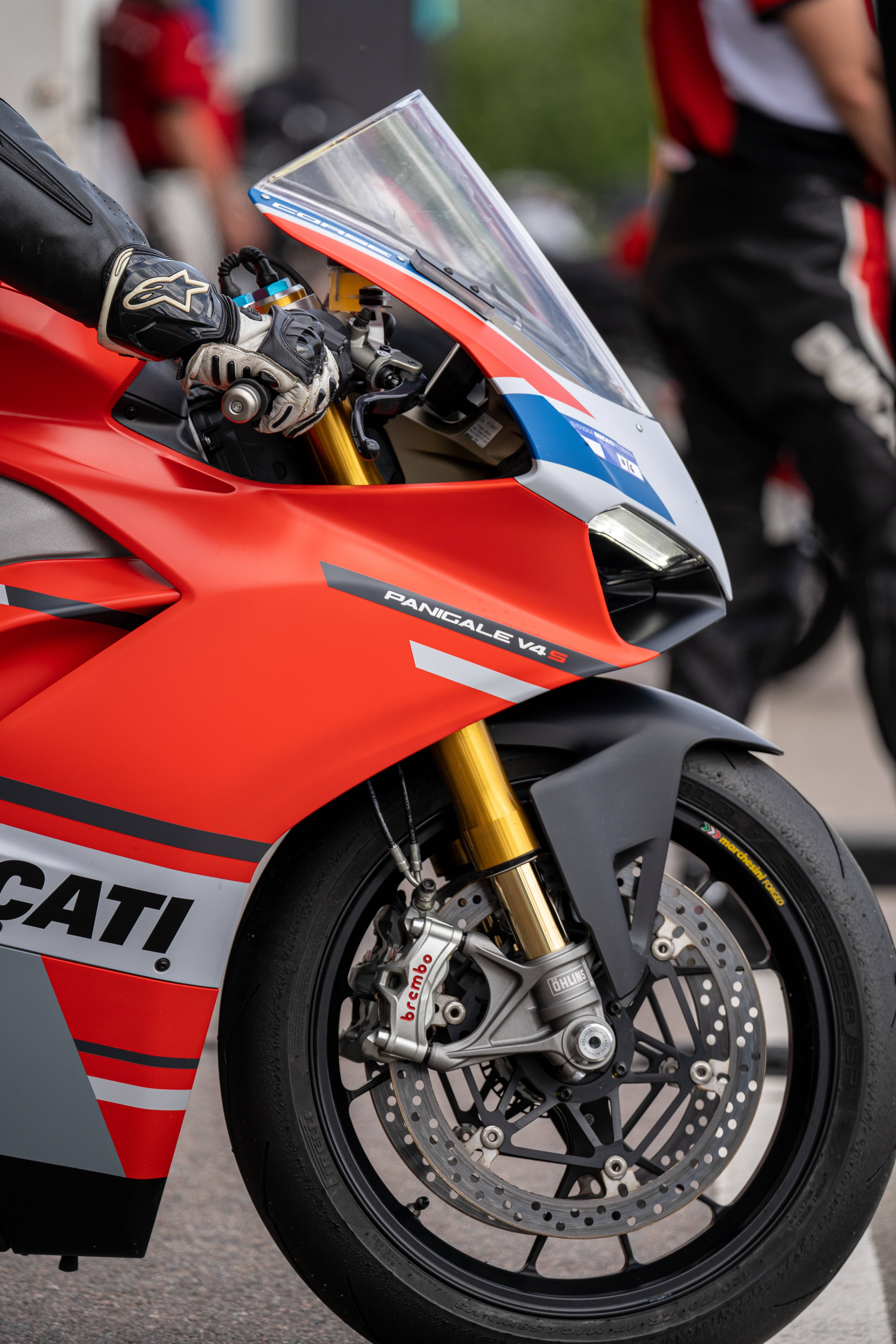 빨간색 Ducati Panigale V4S 바이크 배경화면