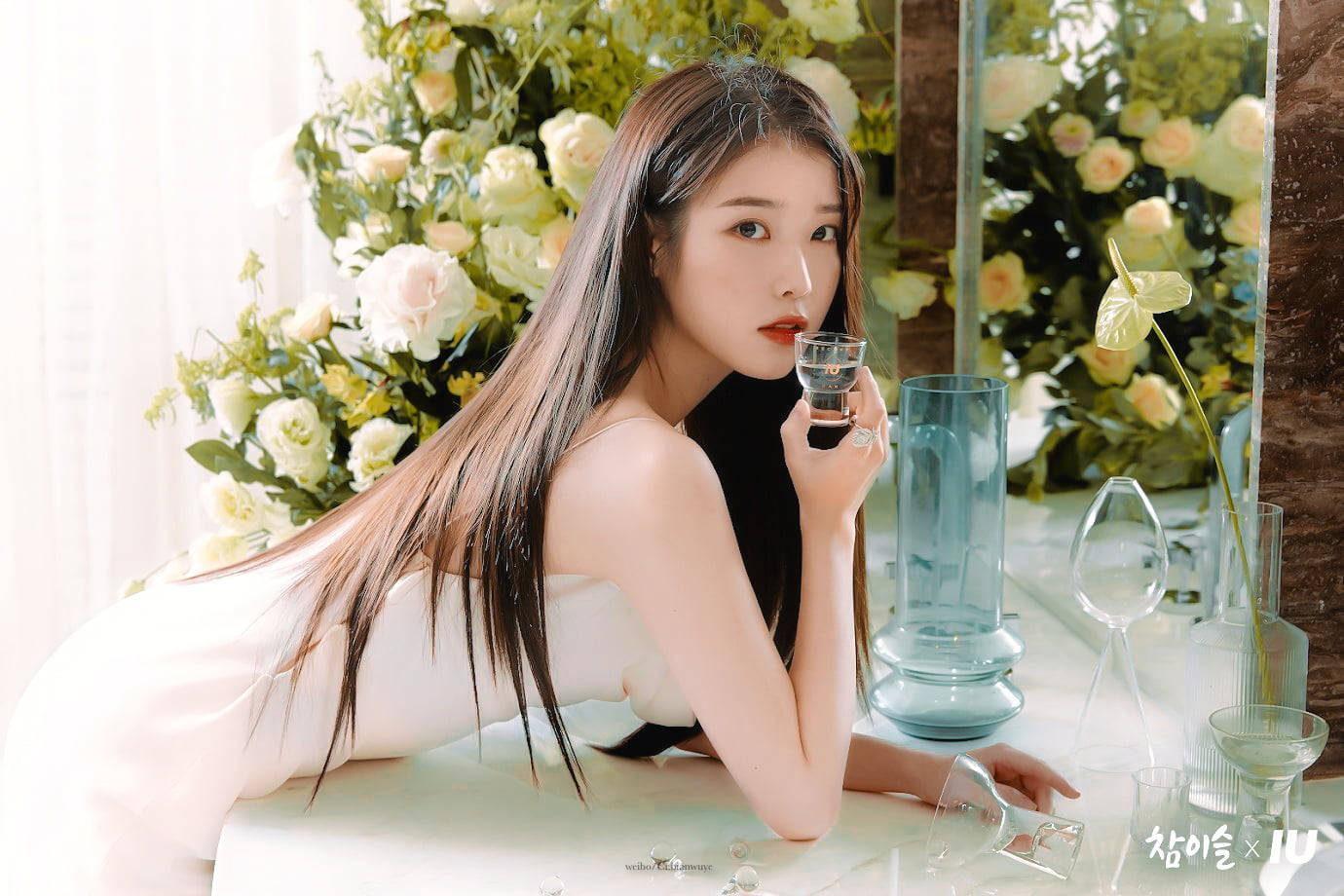 아이유 보그 코리아 매거진 — Kpop GIF 배경화면