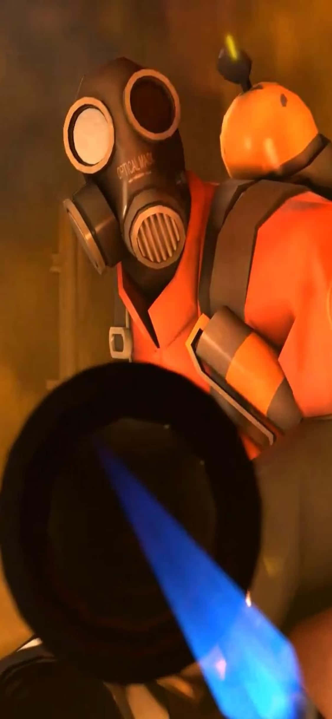 아이폰 Xs TF2 배경화면 화염방사기를 조준하는 파이로 배경화면