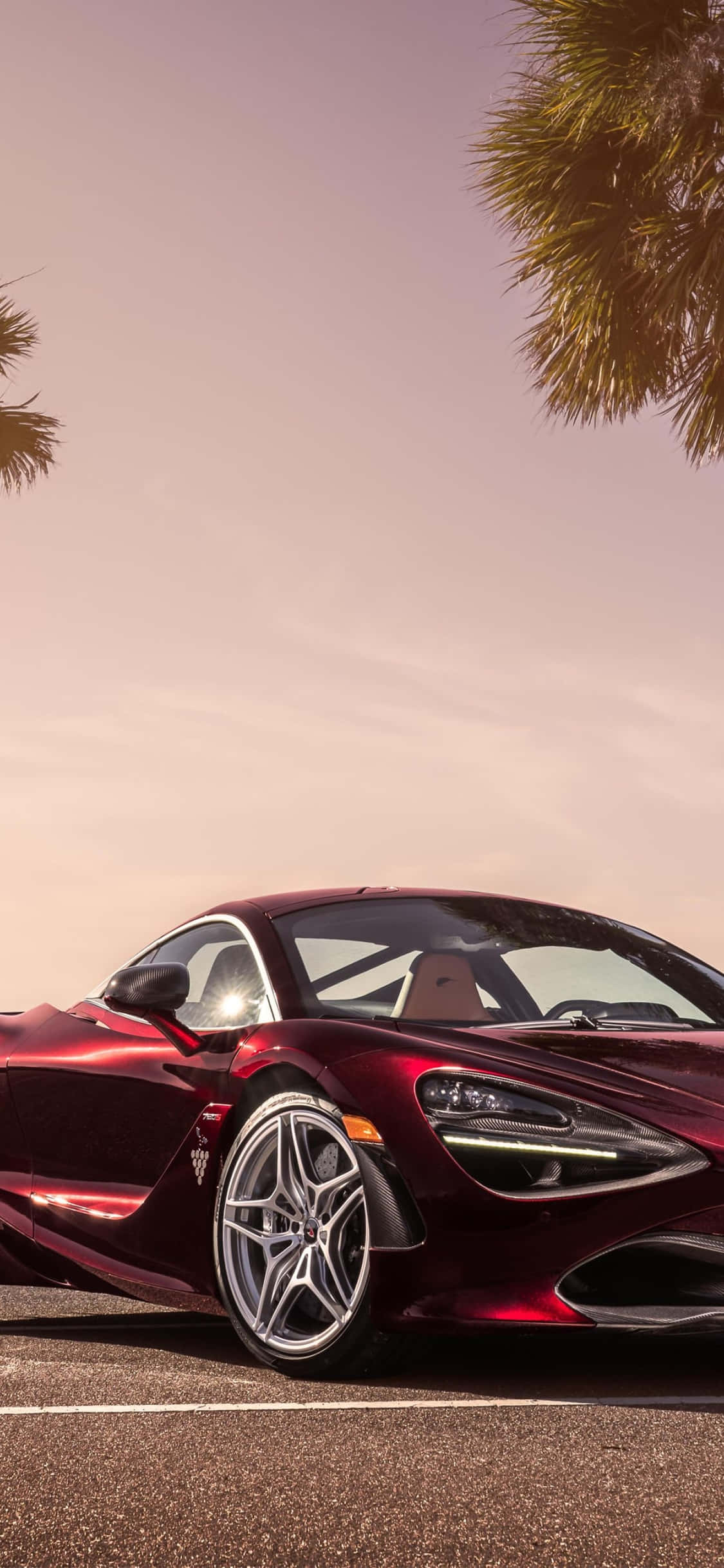 iPhone XS와 McLaren 720s: 럭셔리의 상징 배경화면