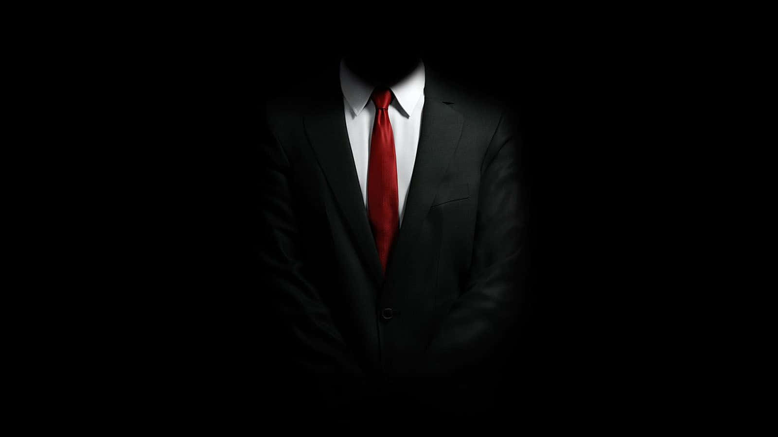 어두운 곳에 서 있는 정장과 넥타이를 착용한 남자 배경화면