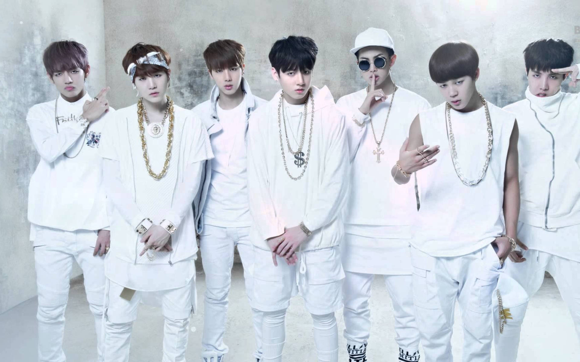 올 화이트 BTS 그룹 사진 배경화면
