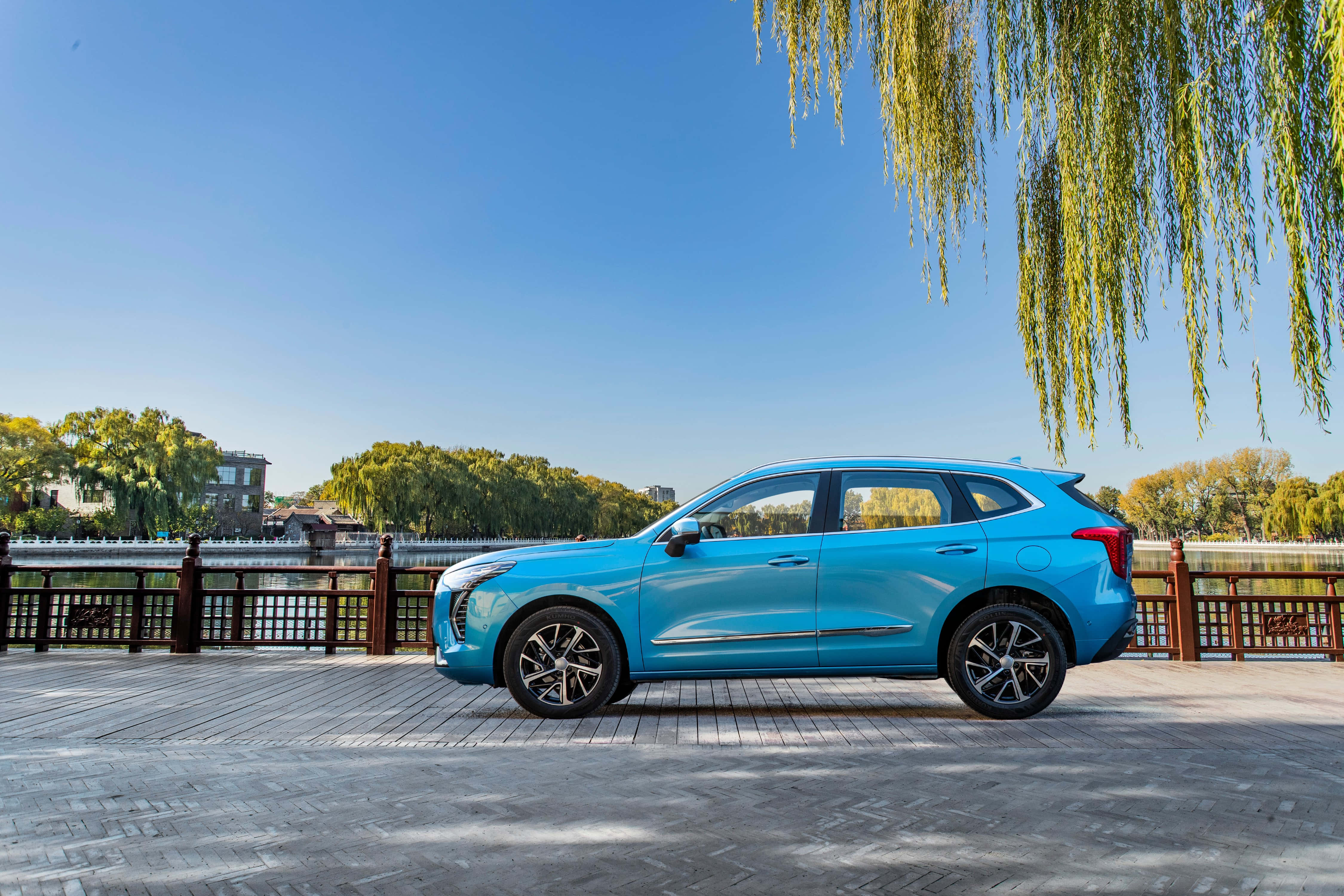 완전히 새로워진 Haval H6: 대담하고 스타일리시한 SUV 배경화면