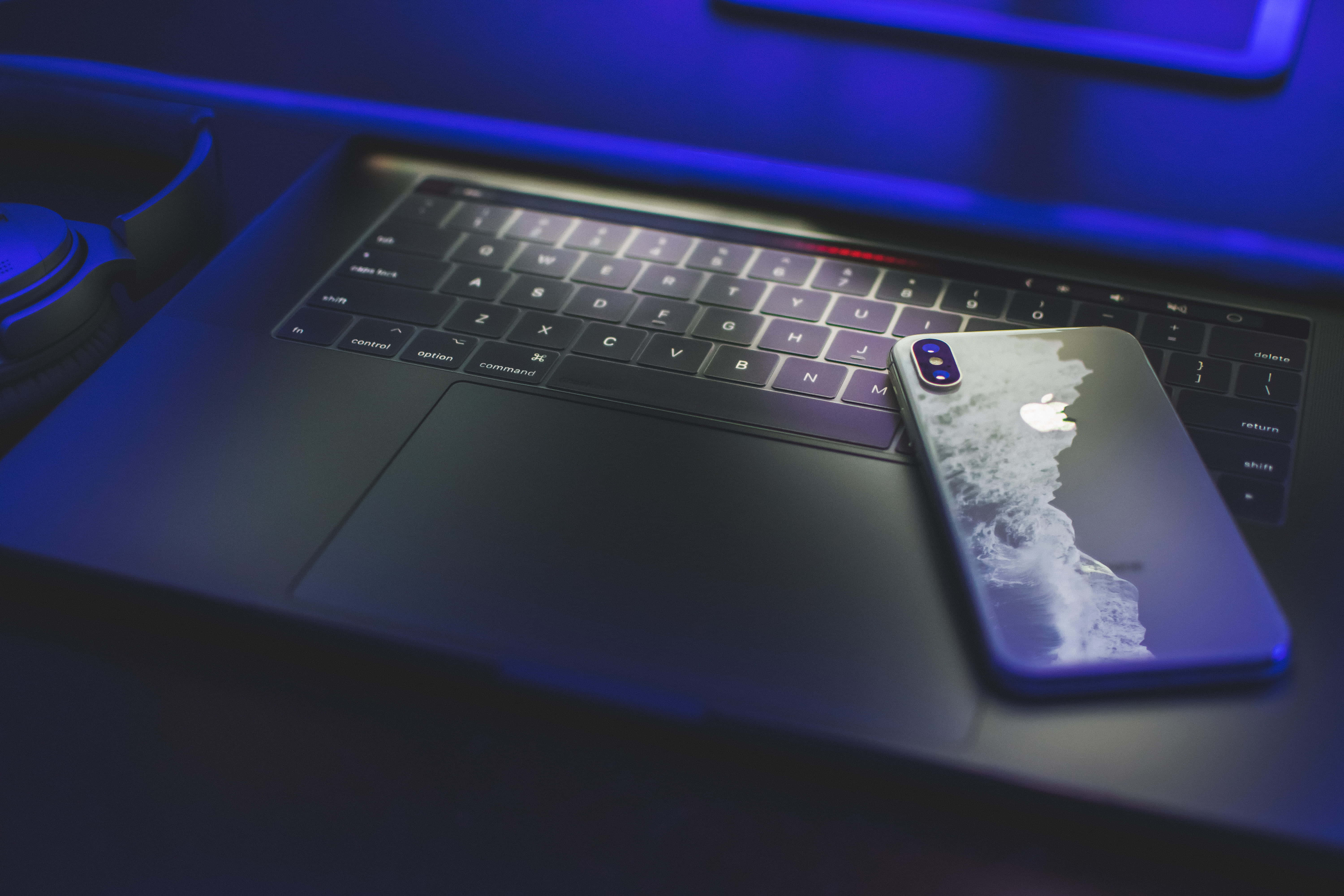 우아함과 강력함의 완벽한 조화, 감성적인 Macbook! 배경화면