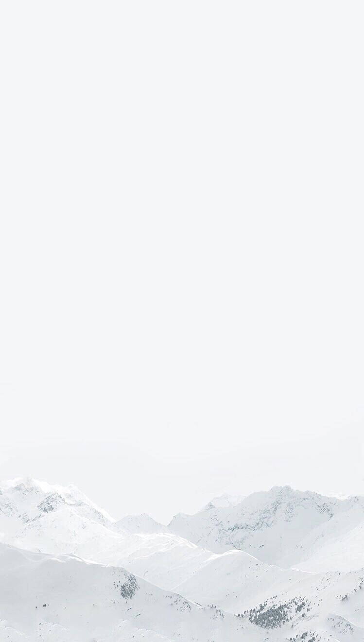 장엄한 백설 산봉우리 배경화면