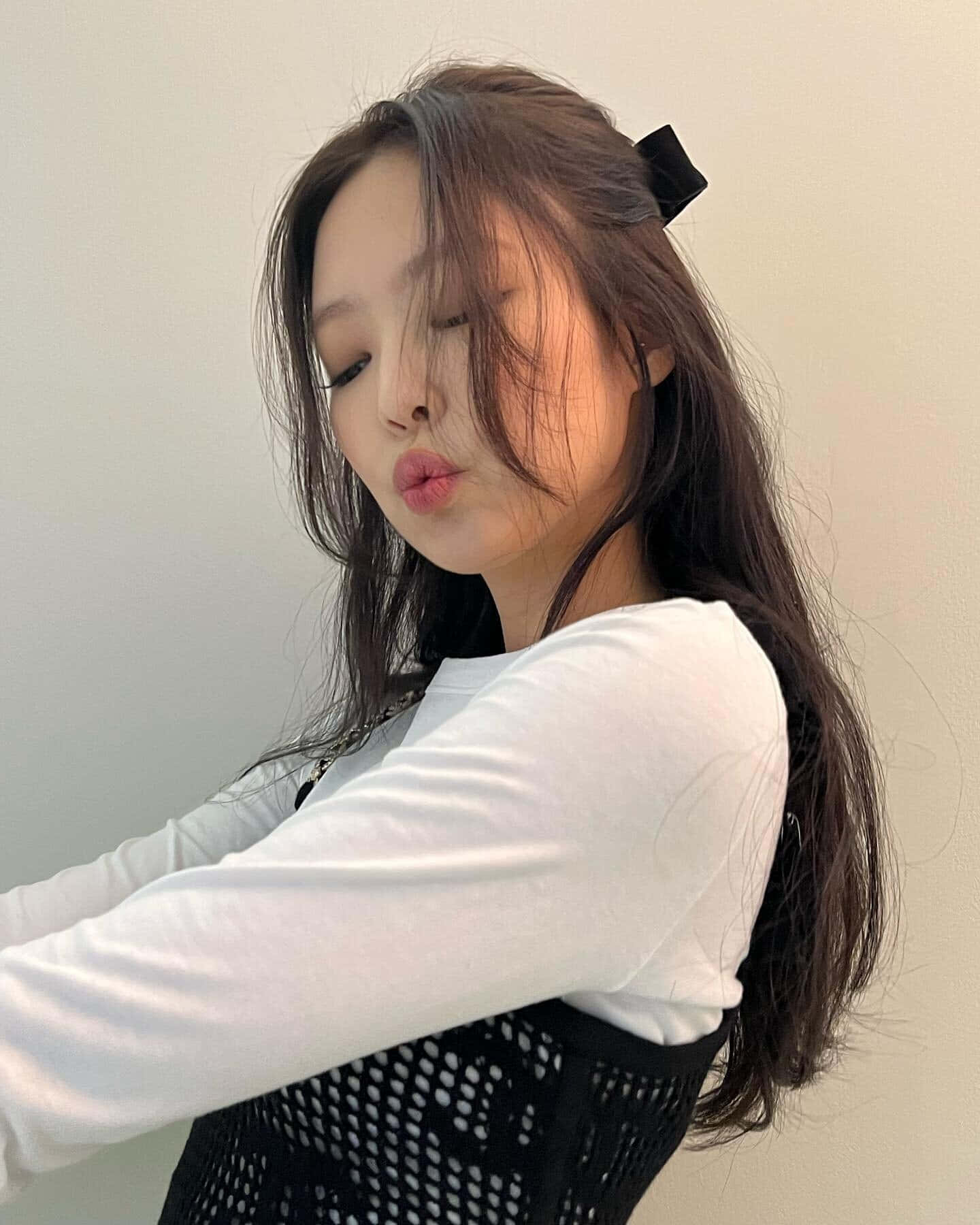 제니 블랙핑크 뽀뽀하는 표정 사진 배경화면
