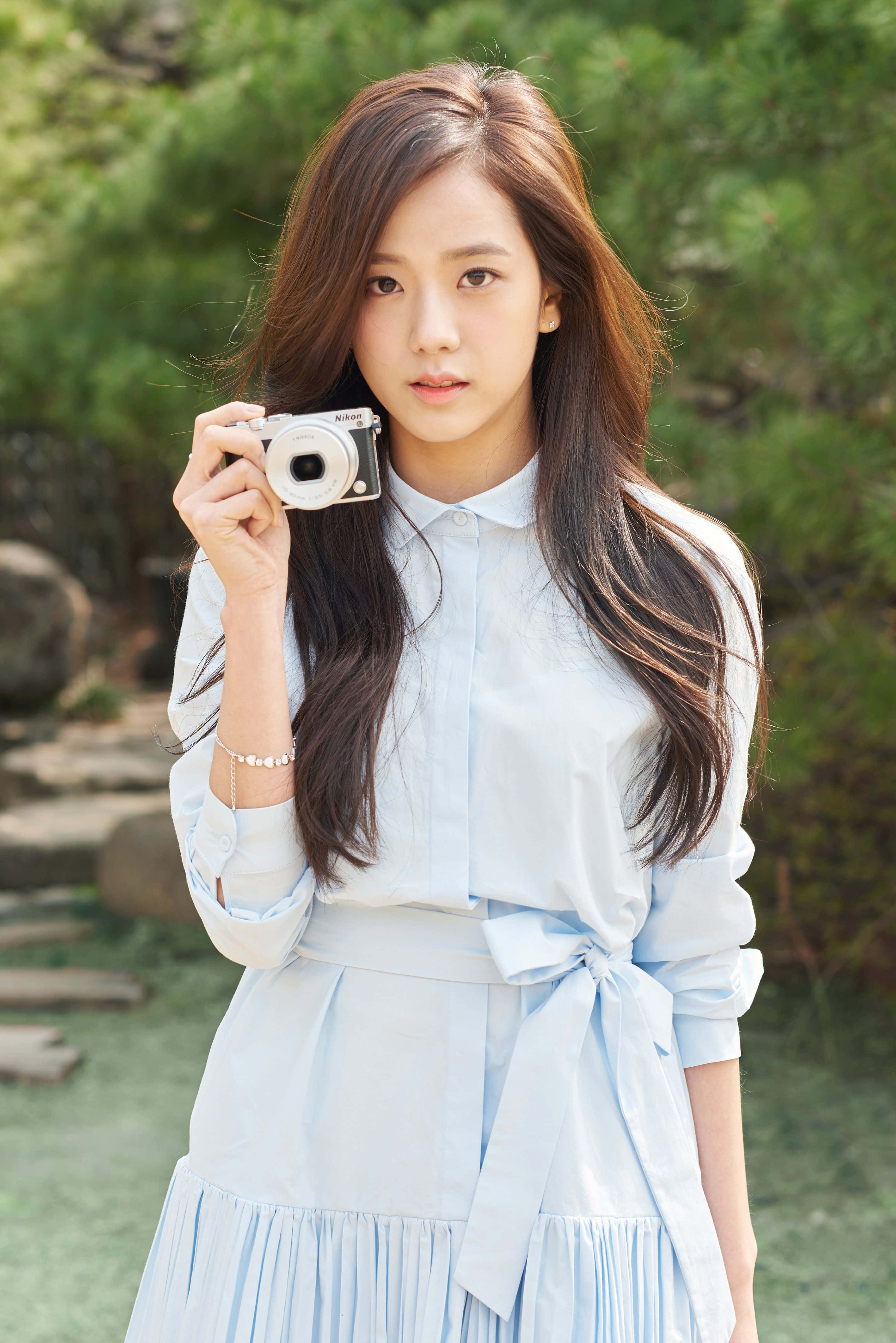 지수 블랙핑크 카메라 라이트블루 배경화면