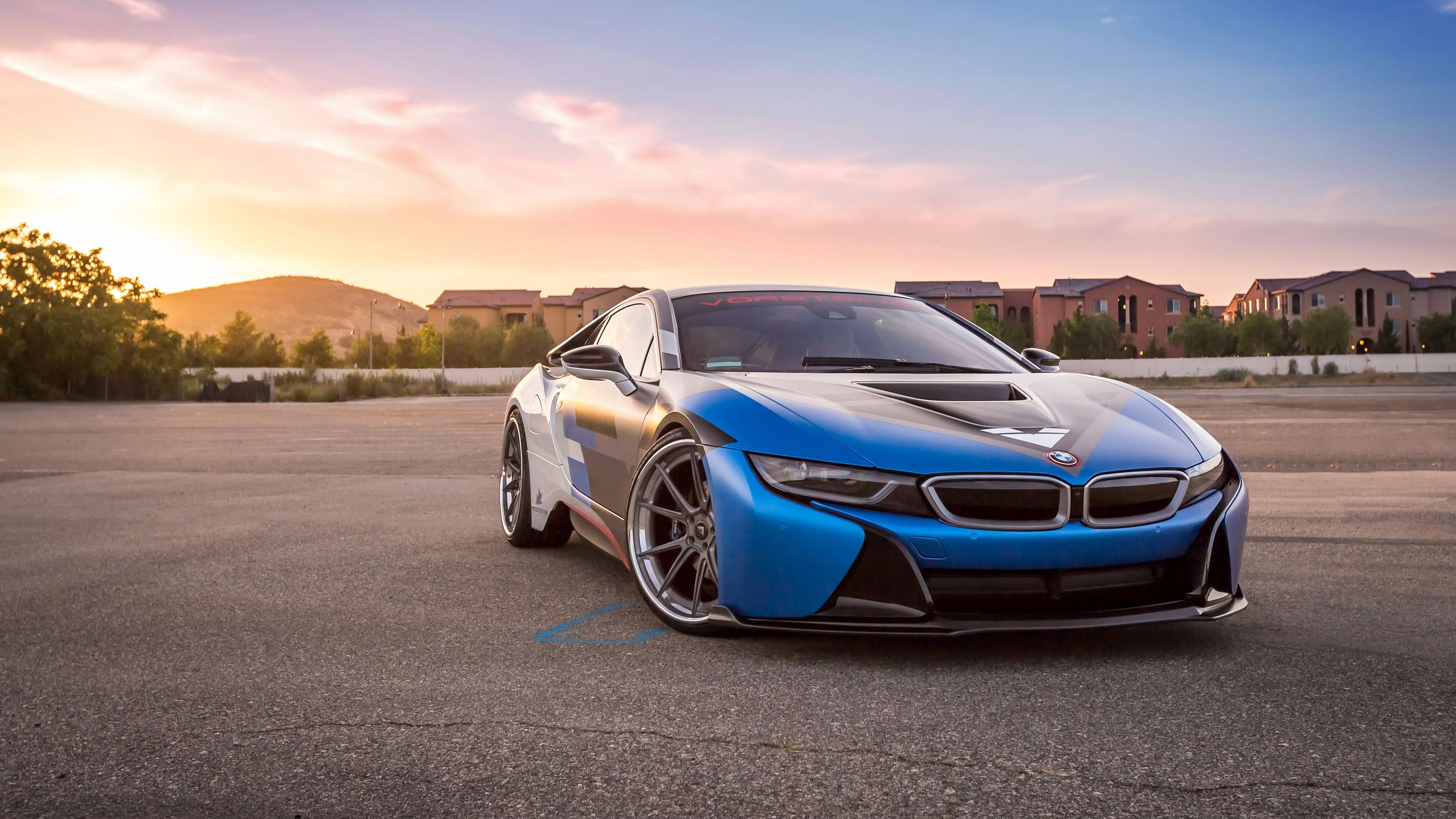 파란색 BMW I8 자동차 4K 배경화면