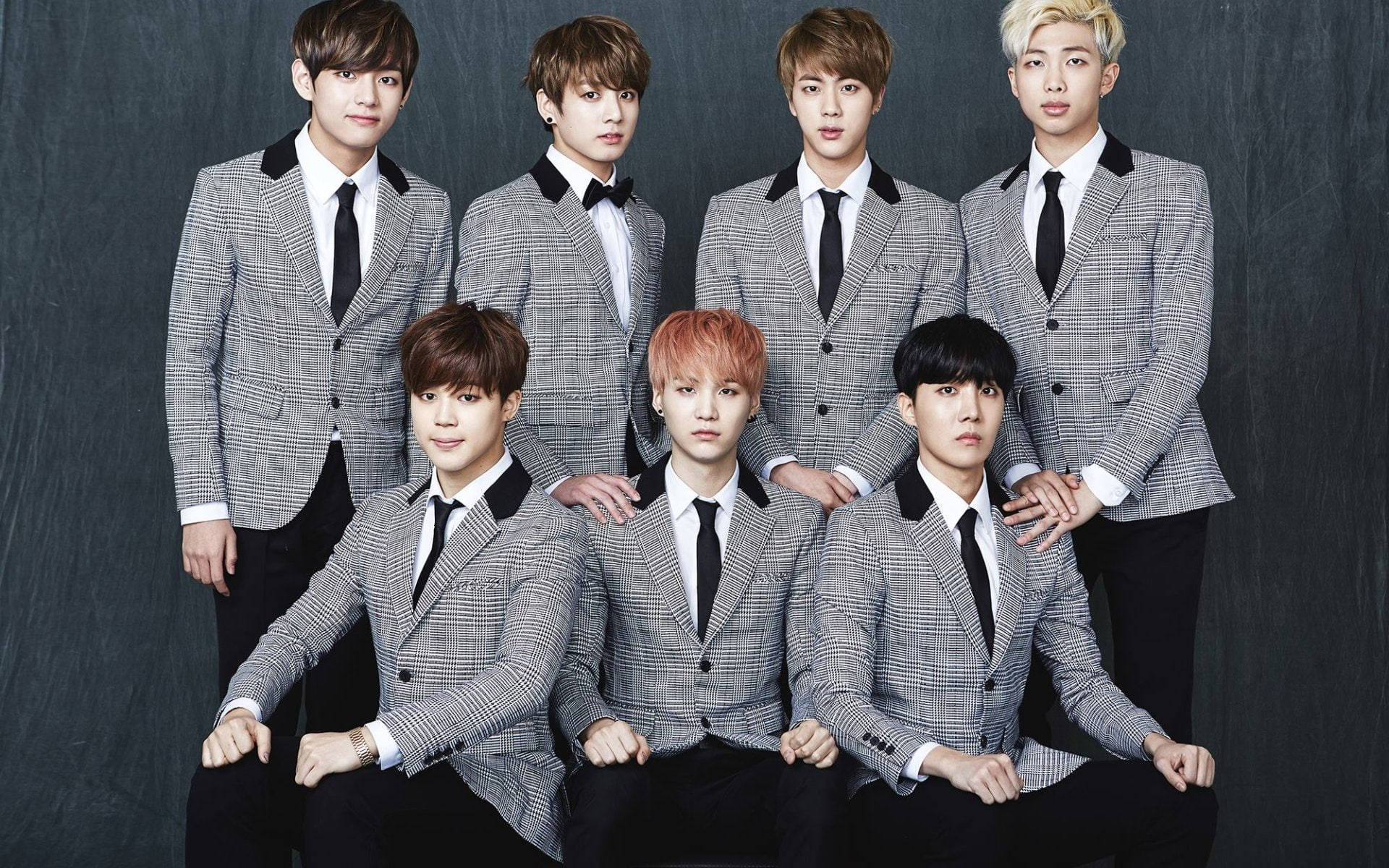 학생 BTS 단체 사진 배경화면