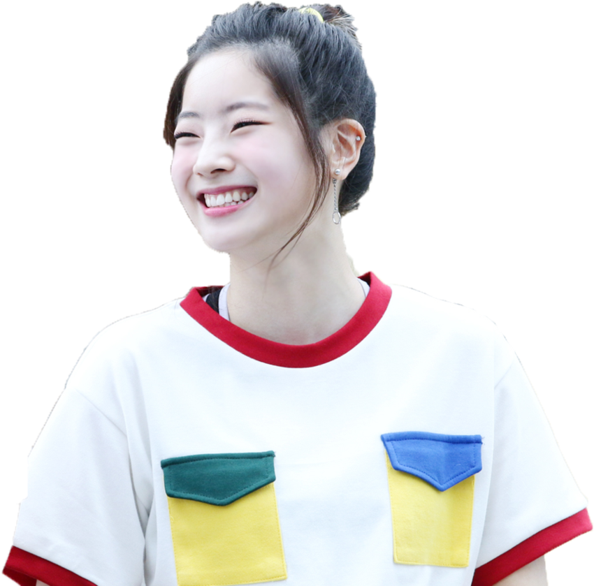 화려한 상의를 입은 미소 짓는 여성 배경화면