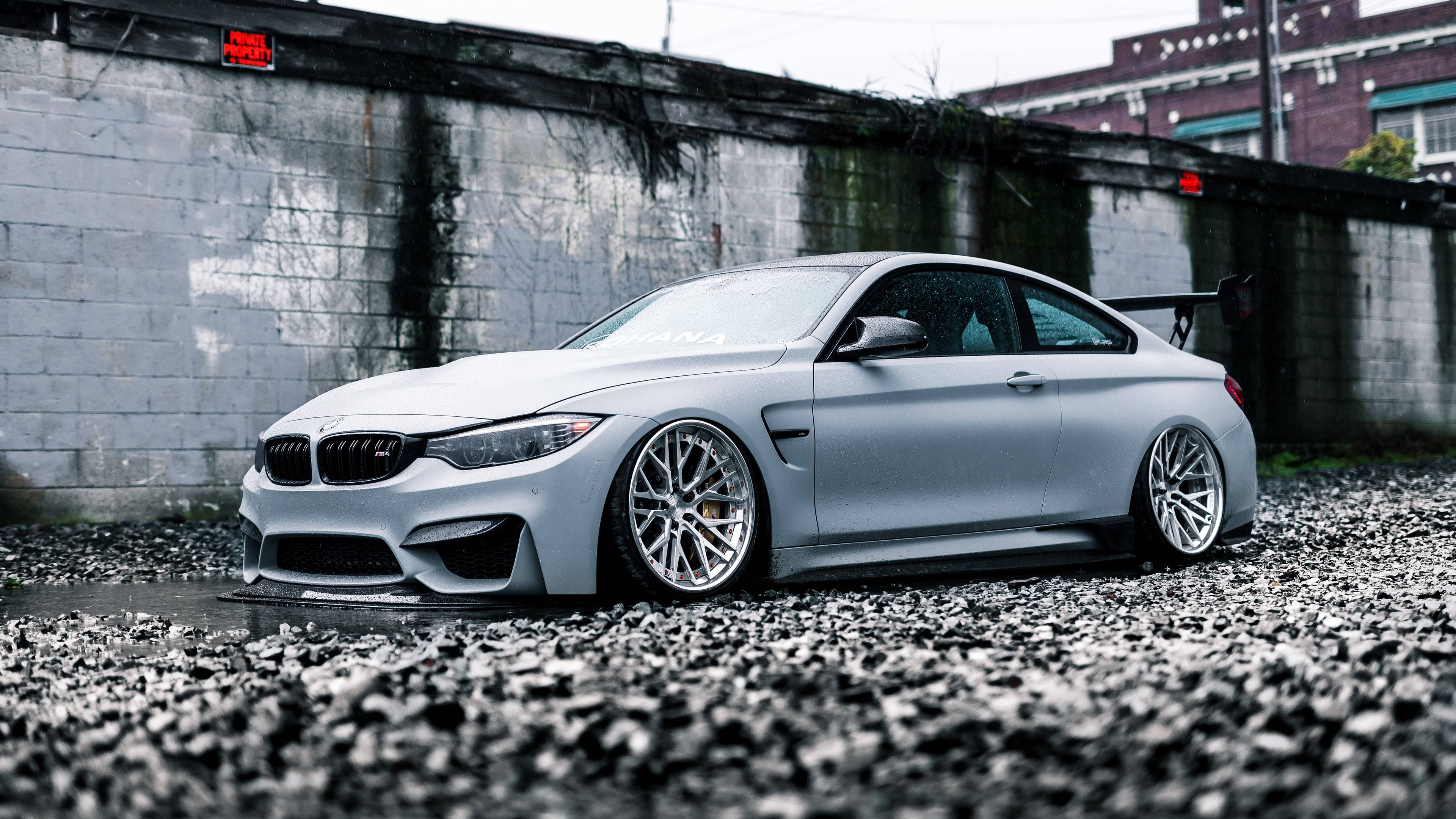 화이트 BMW M4 스토니 그라운드 배경화면