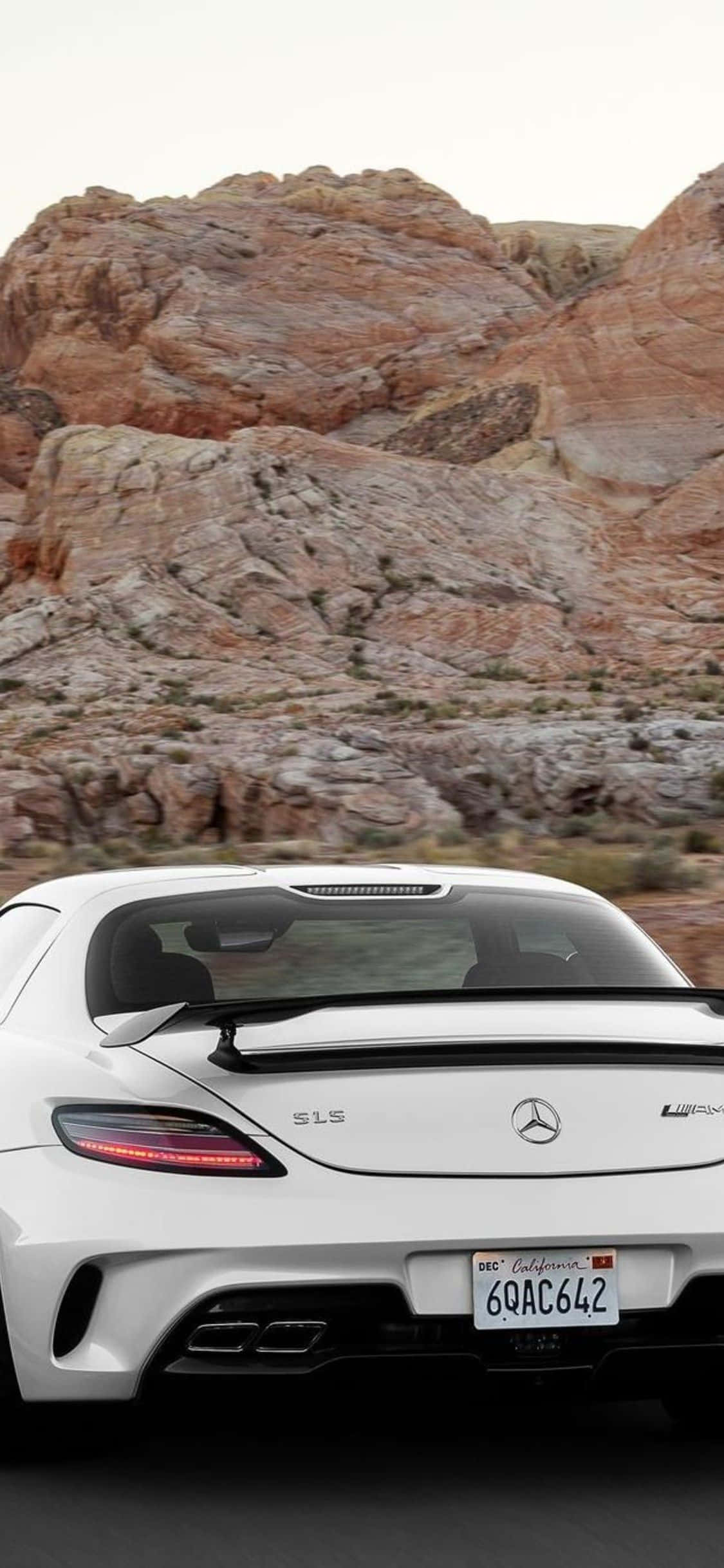 흰색 iPhone Xs Mercedes Amg 배경화면 바위산 배경화면