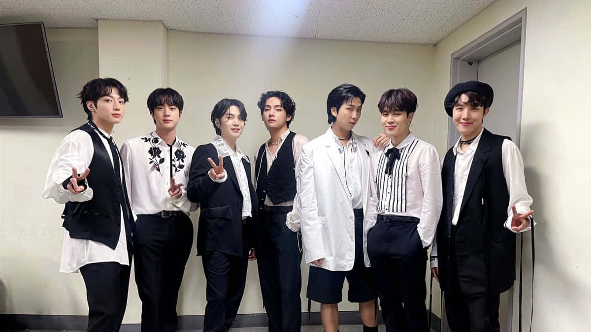화이트 블랙 BTS 사진 배경화면