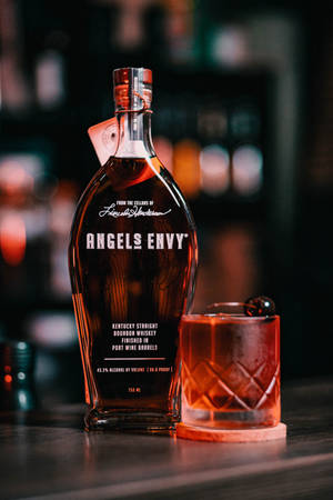Angels Envy Whiskey Bottle — 샤오미 패드 9 프로 배경화면