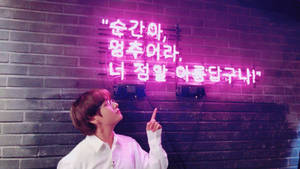 BTS V 네온 라이트 감성 — 방탄소년단 뷔 배경화면