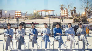 BTS 데스크톱 악기 앞에 앉아 있음 — Bts 데스크탑 배경화면