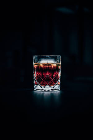 Minimalist Glass Of Whiskey — 샤오미 패드 9 프로 배경화면