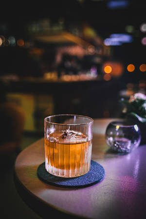 Whiskey Glass On Coaster — 샤오미 패드 9 프로 배경화면
