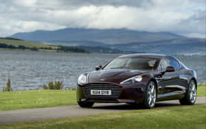 도로 위의 Aston Martin Rapide S — 스팀 덱 배경화면