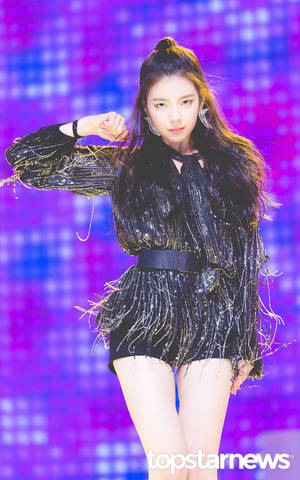 리아 ITZY It'z Different 데뷔 쇼케이스 배경화면 — Redmi Pad 2 배경화면