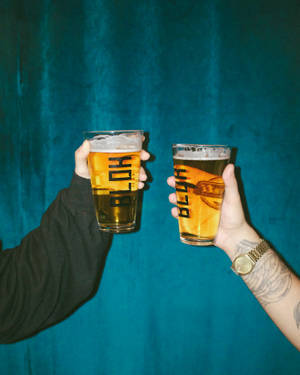 감성적인 맥주 잔 배경화면 — 4:5 배경화면