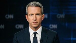 CNN 브랜딩이 포함된 앤더슨 쿠퍼의 스튜디오 초상