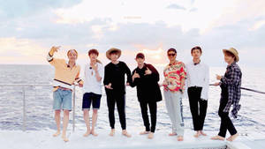 BTS 데스크톱 멤버들 요트 위 — Bts 데스크탑 배경화면