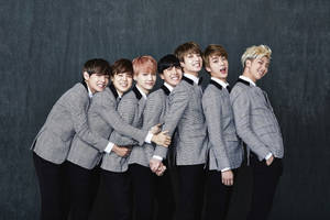 체크무늬 정장 입은 쿨한 BTS 노트북 — Bts 노트북 배경화면