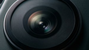 픽셀 8 카메라 렌즈의 디테일한 매크로 월페이퍼.