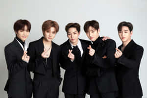 뉴이스트 — Kpop GIF 배경화면