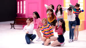 트와이스 - 9명의 멤버가 함께한 강렬한 퍼포먼스 — 트와이스 배경화면