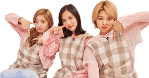 트와이스 멤버들이 캐주얼하게 포즈를 취하다